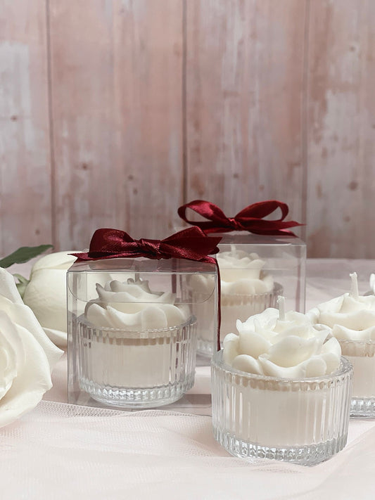 شمعة الورود في وعاء زجاجي أنيق