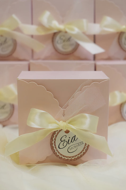 بوكس توزيعات شامل التعبئة ربطة و مشبك شعر