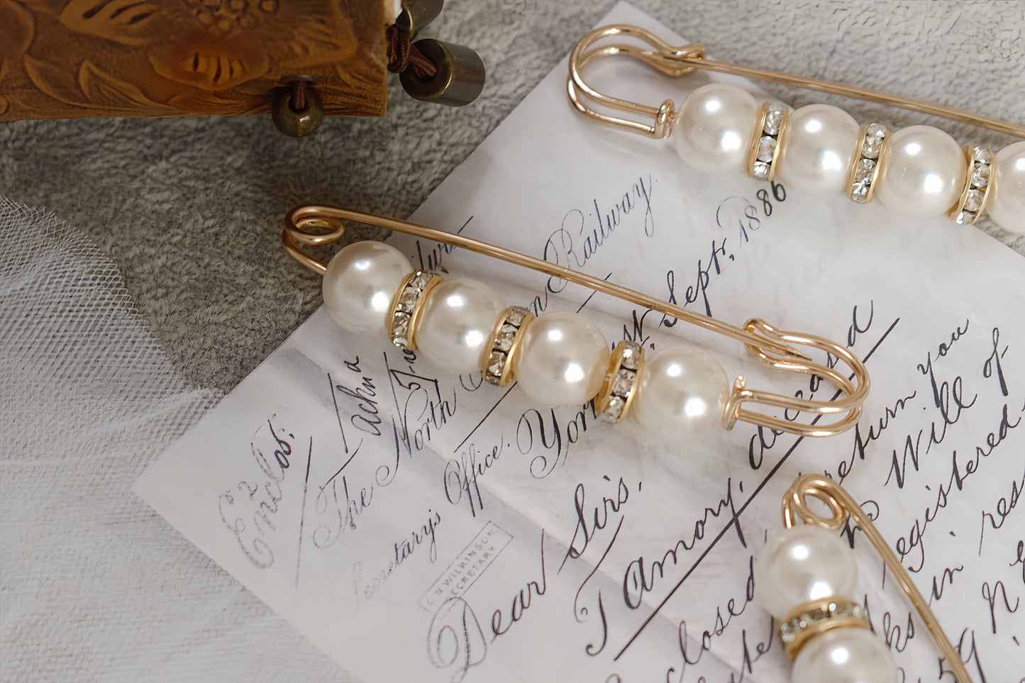 European Pearl Pin