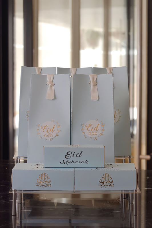 ١٠ حبات - باقة هدايا شامل التعبئة اقراط لؤلؤ و قلادة