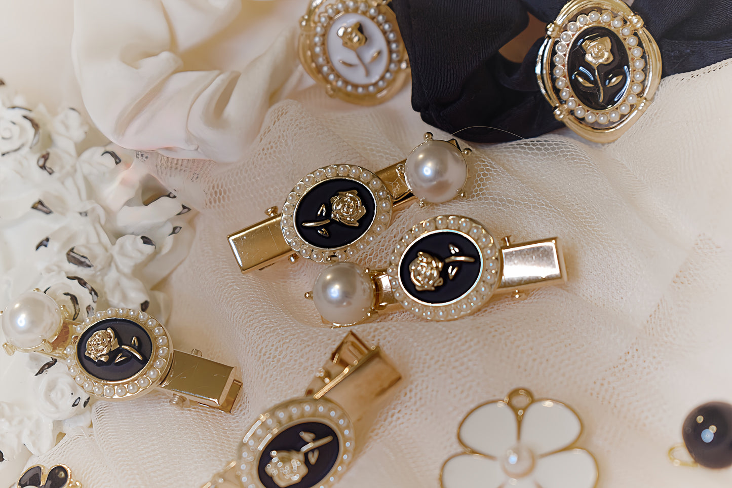 Elegant Vintage Pearl Hair Clip