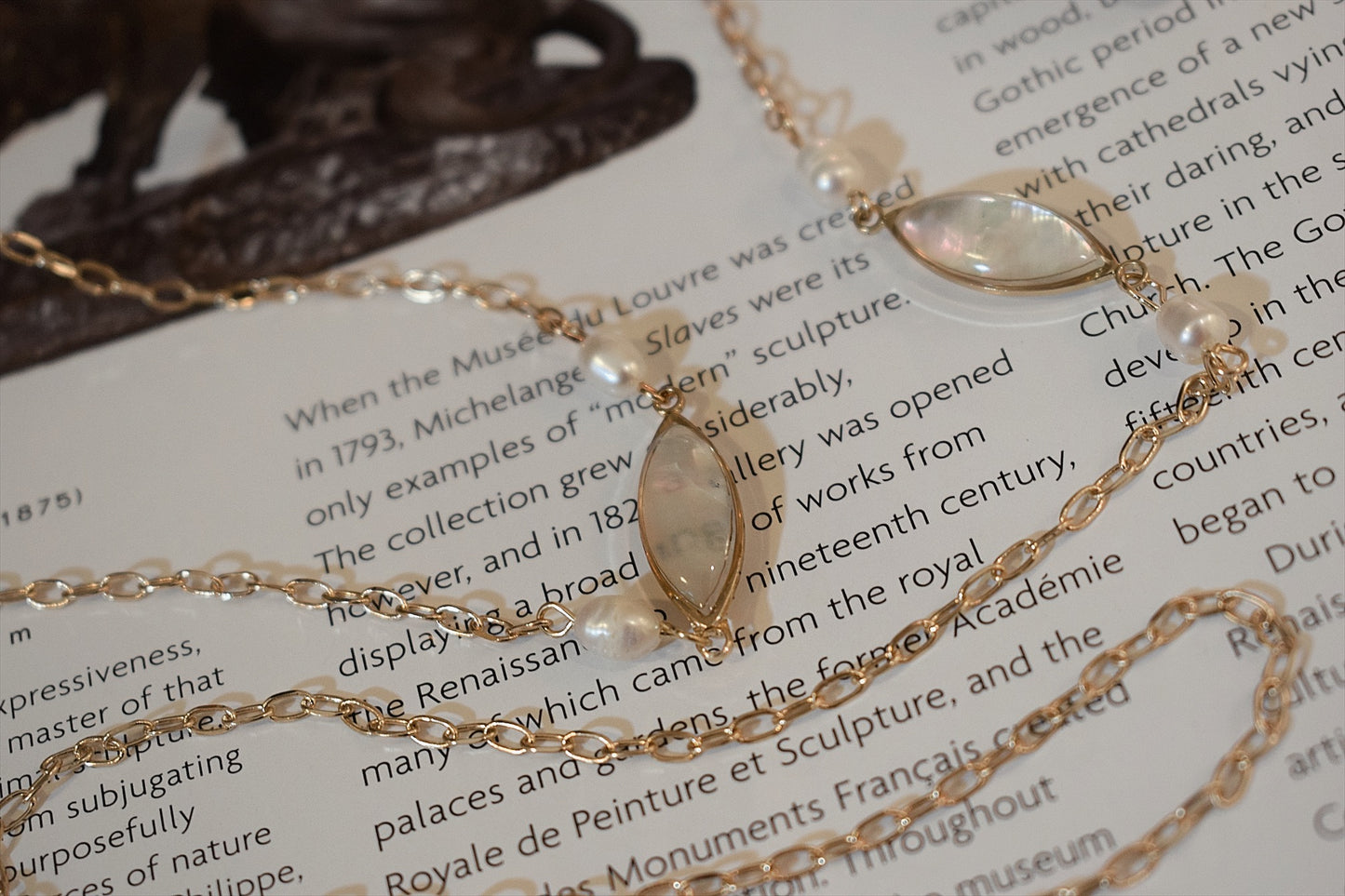 Freshwater Pearl Shell Mask & Glasses Chain