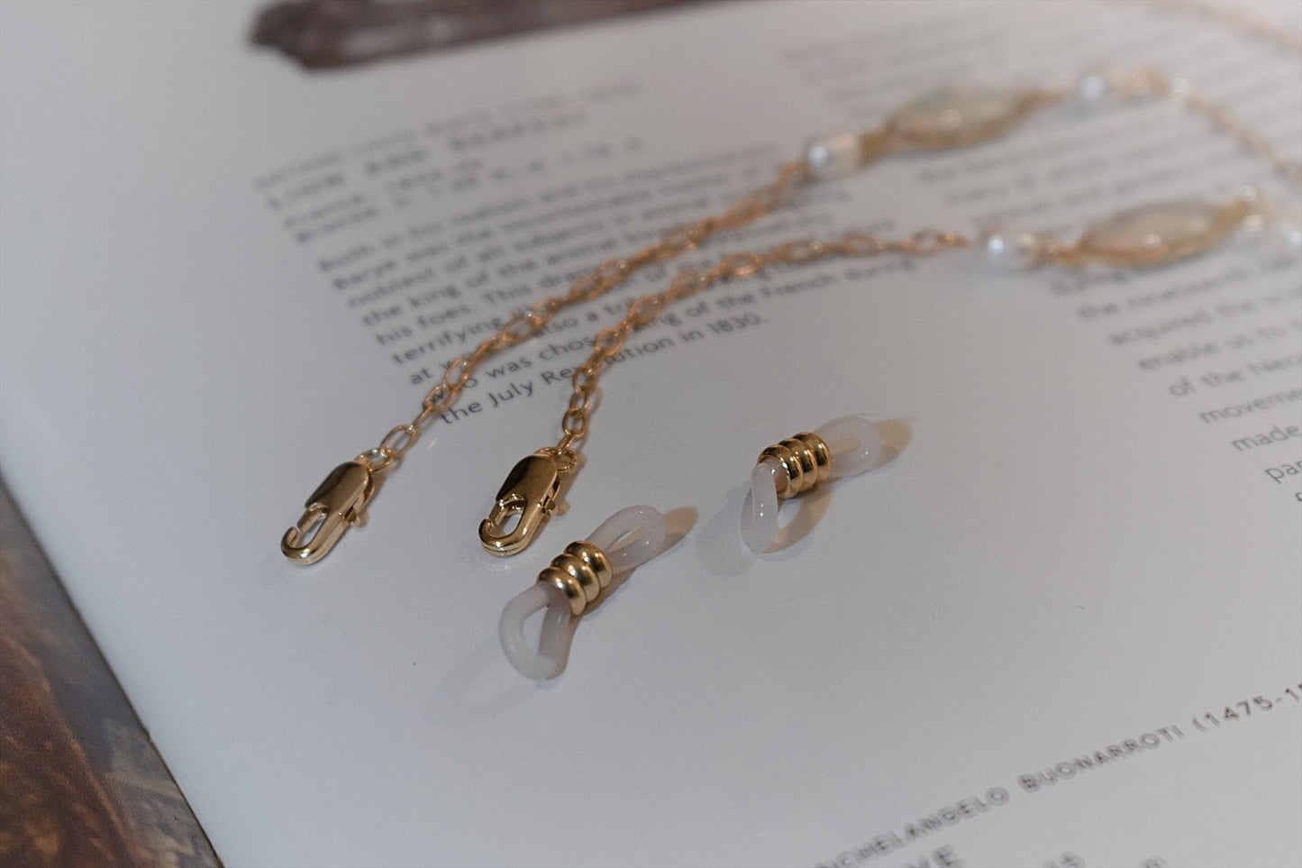 Freshwater Pearl Shell Mask & Glasses Chain