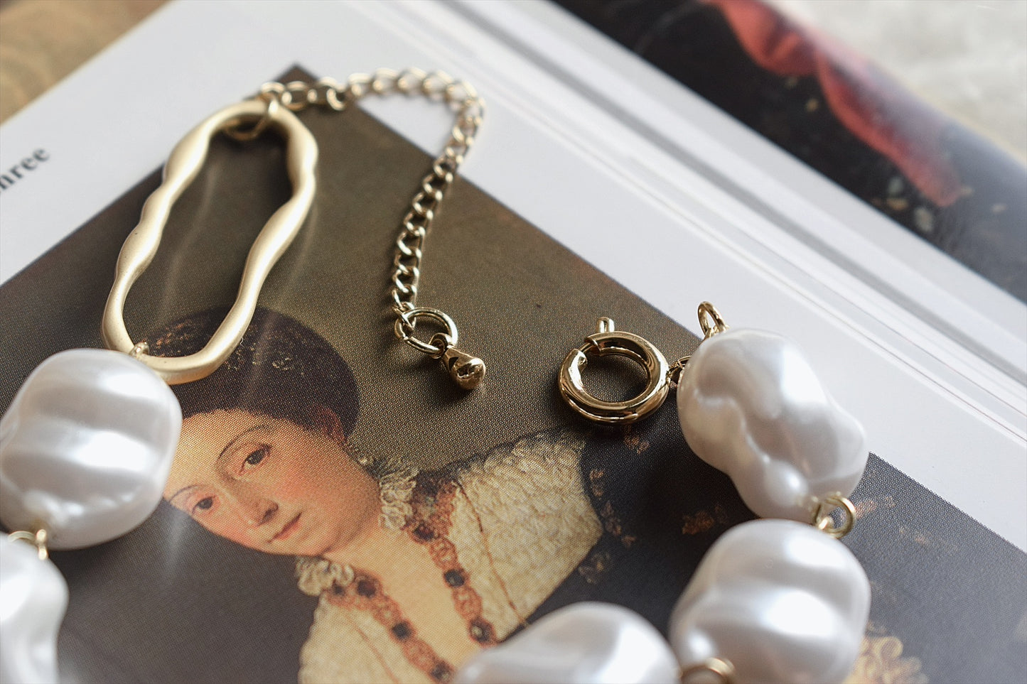 White Vintage Pearl Bracelet