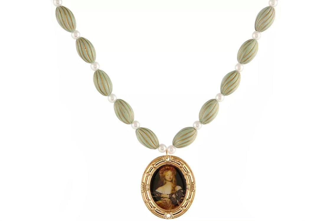 Victorian Baroque Pearl Art Photo Necklace