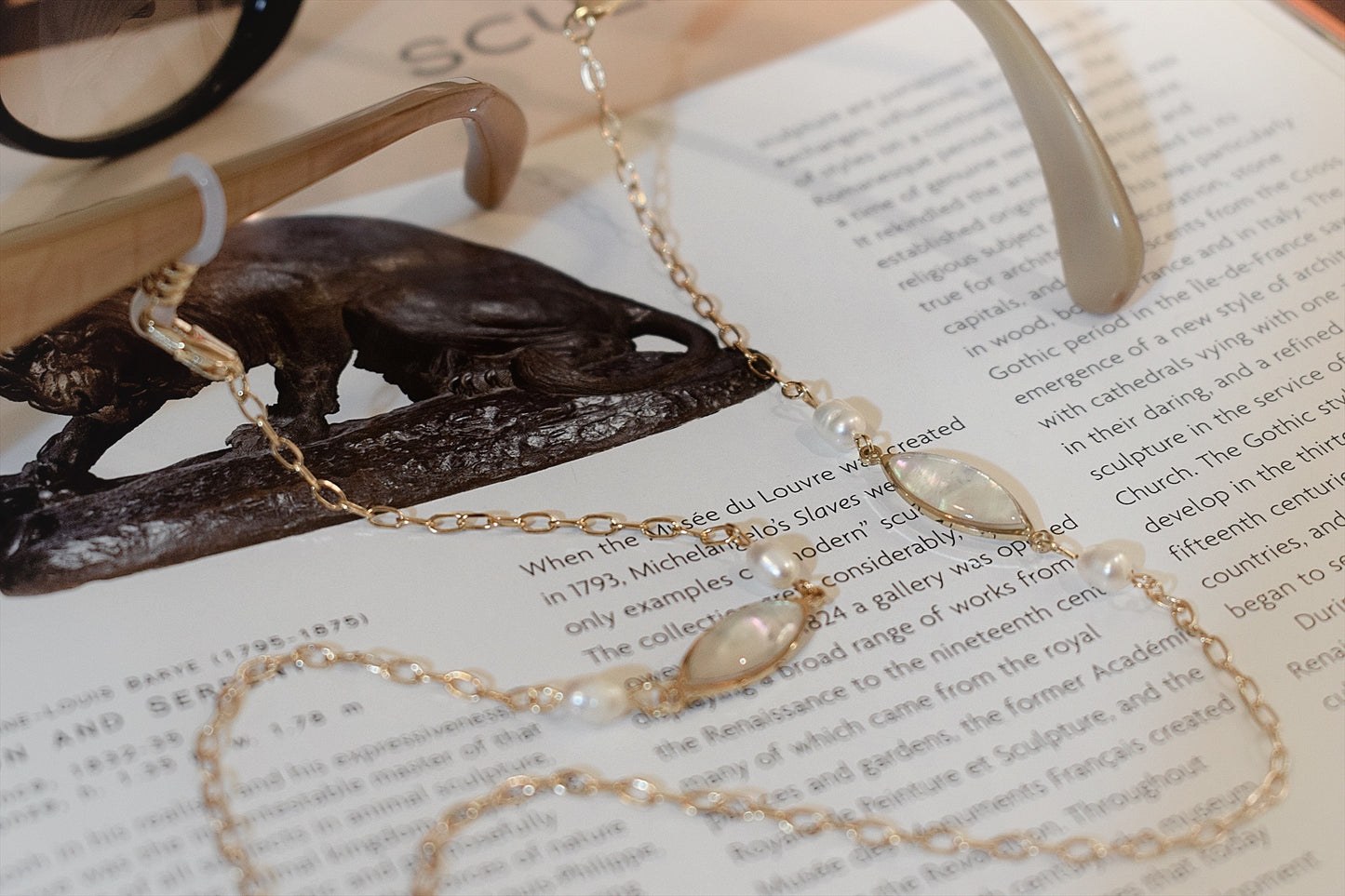 Freshwater Pearl Shell Mask & Glasses Chain
