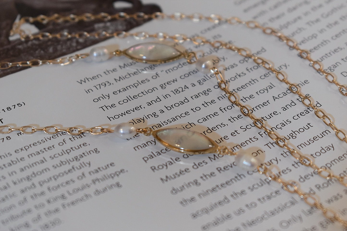 Freshwater Pearl Shell Mask & Glasses Chain