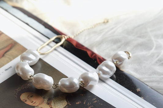 White Vintage Pearl Bracelet